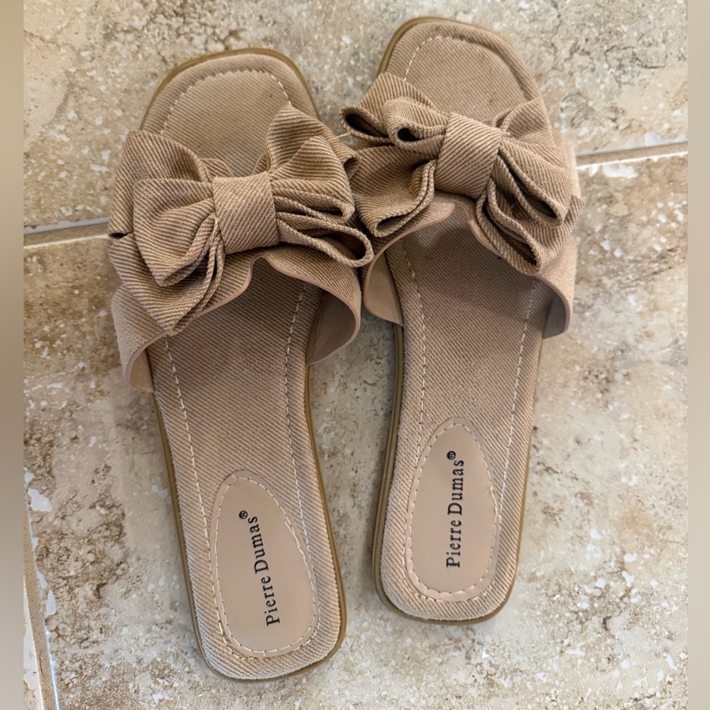Pierre Dumas Women's Beige Bow Sandals - Picture 3 of 3